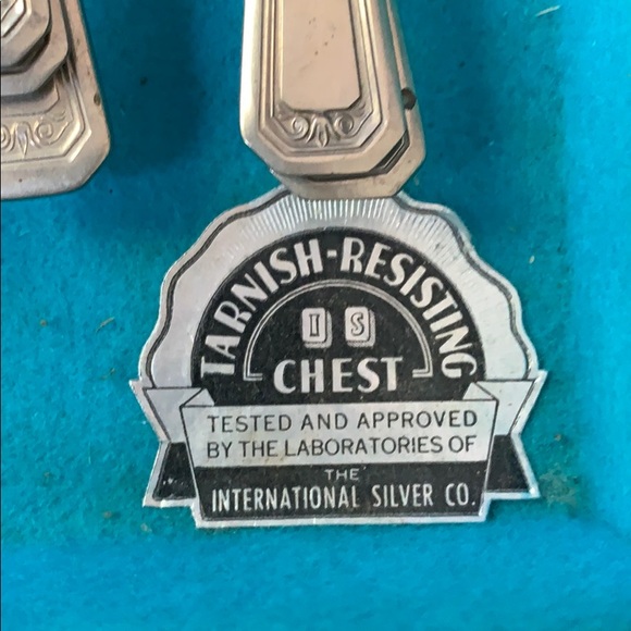 Wm. A. Rogers 1930-1940’s Flatware for 8 in box - Picture 2 of 8